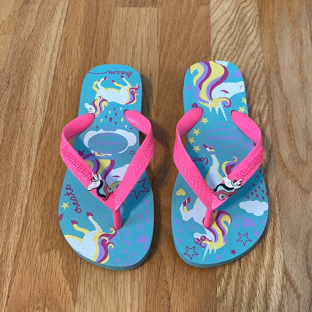 Havaianas girls flip flops! Great condition! Size 2!